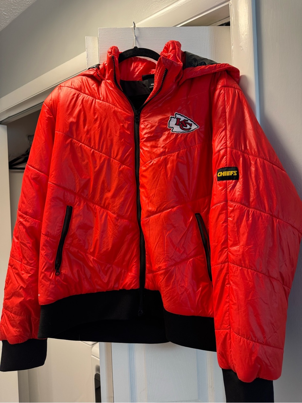 NWT Kansas City Chiefs Women’s  Red Puffer Jacket